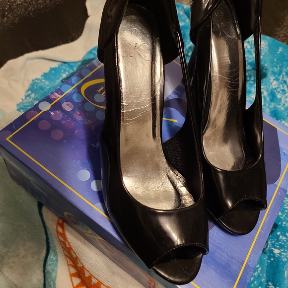 Shoes - Picture 3 of 3